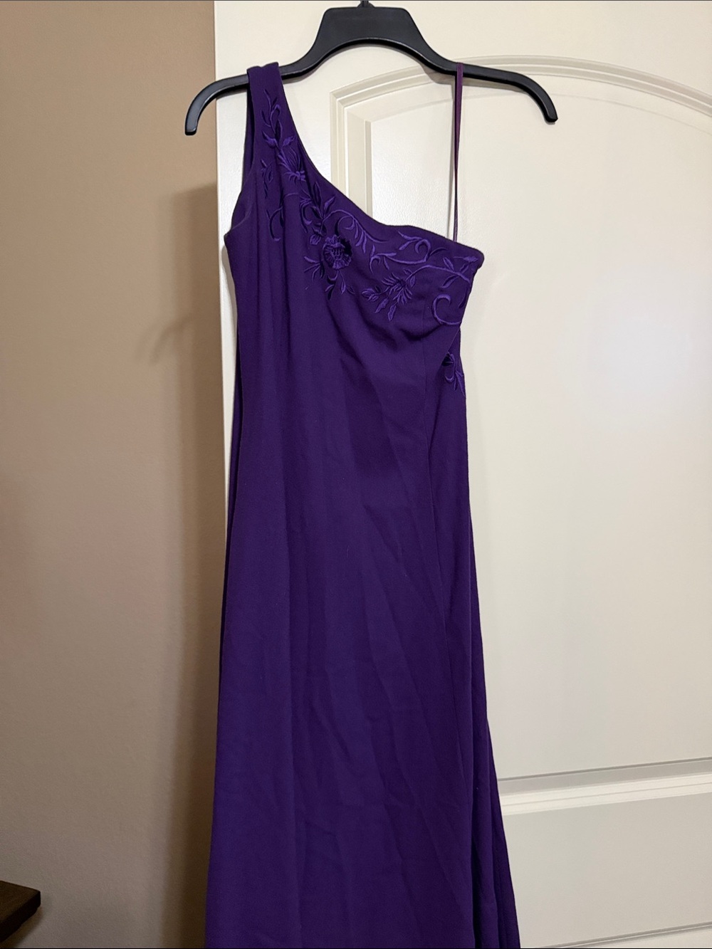 Spiegel One-Shoulder Purple Evening Gown with Floral Embroidery